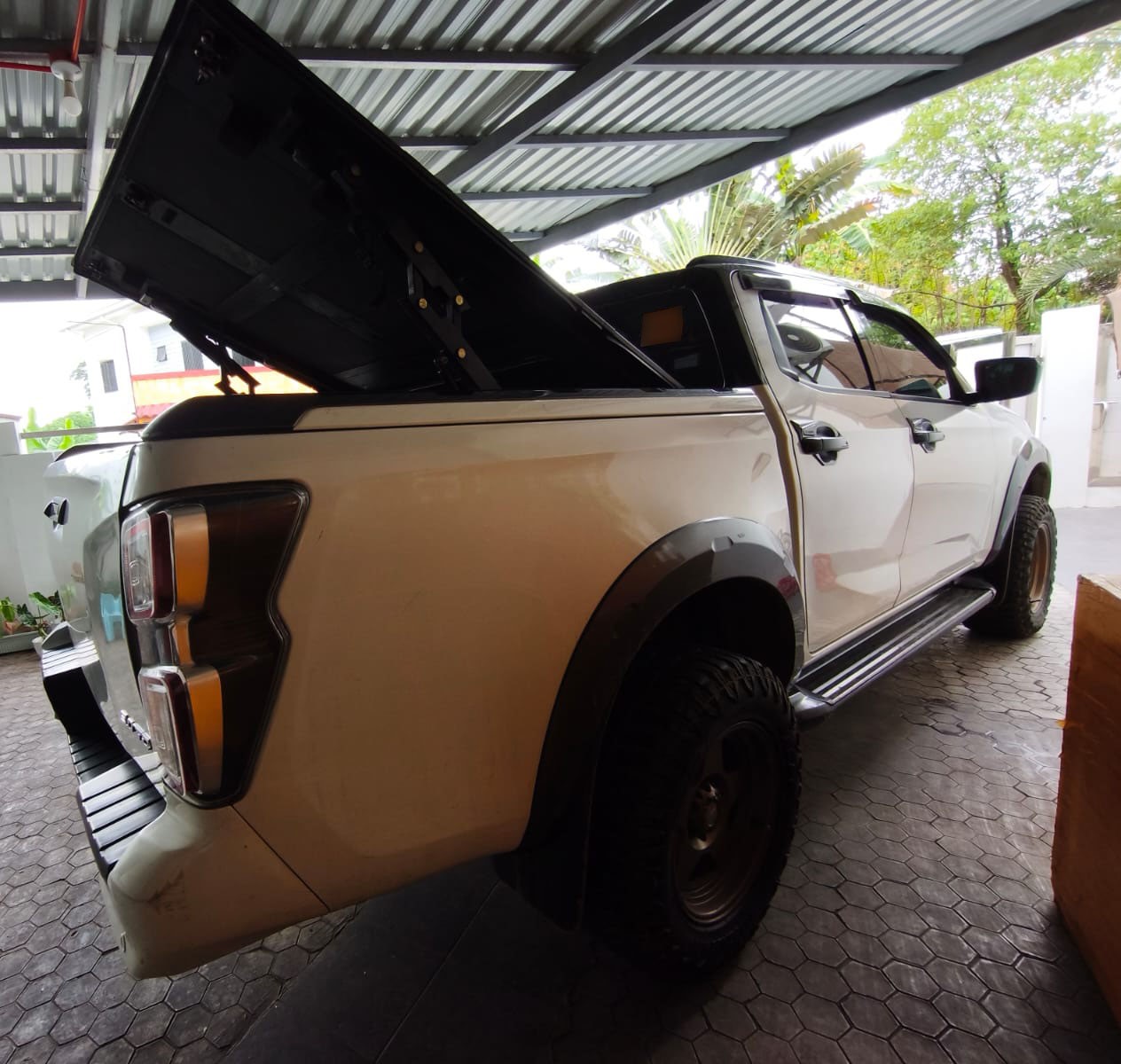 Used 1
                    ISUZU
                     for Sale Image