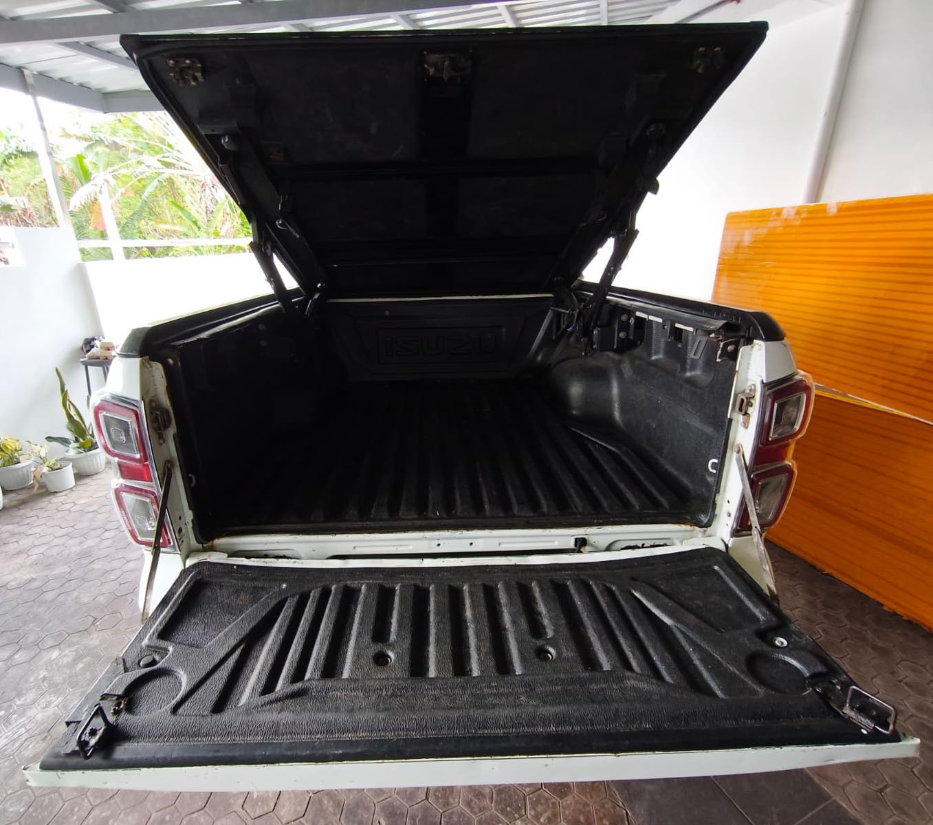 Used 1
                    ISUZU
                     for Sale Image